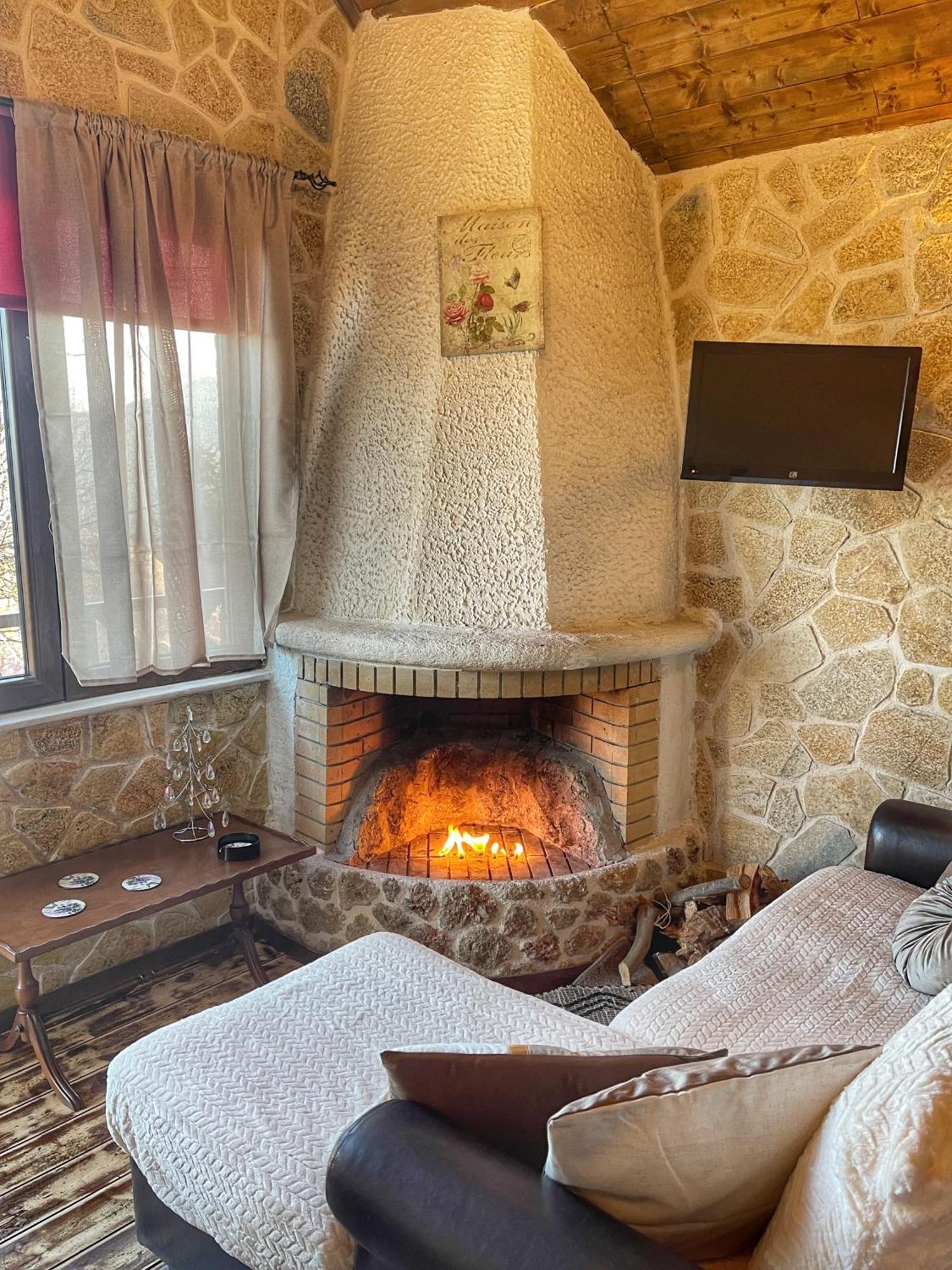 Anilia Guesthouse Synikia Mesi Trikalon Exterior photo